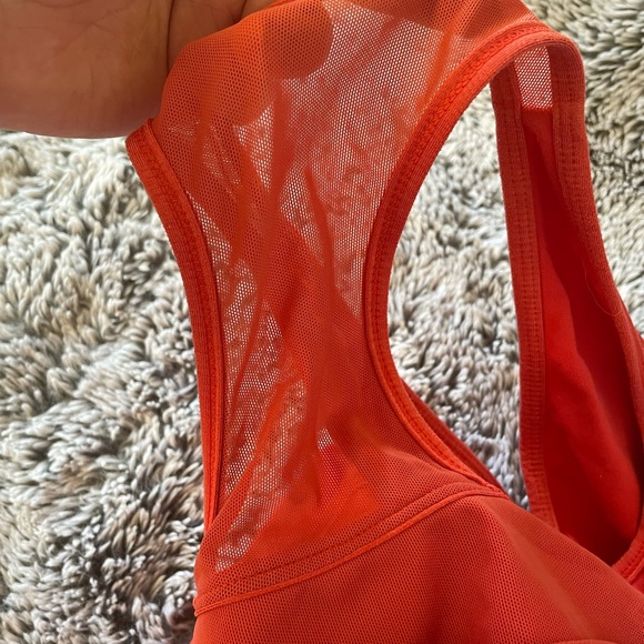 Lululemon tank size 4/6? - Picture 3 of 3